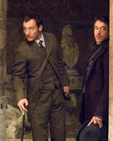 Jude Law (Watson) y Robert Downey Jr (Sherlock Holmes) en una escena de "Sherlock Holmes"